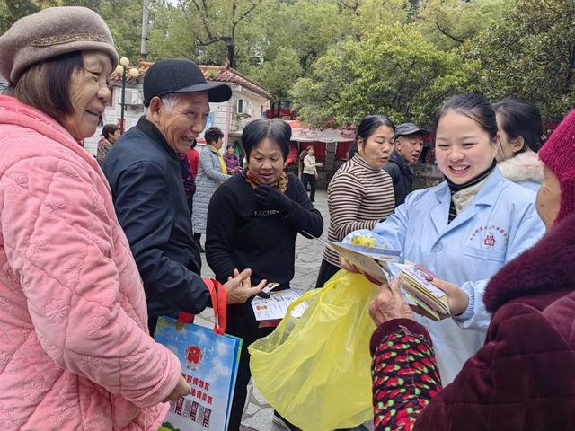 防艾”宣教进公园  