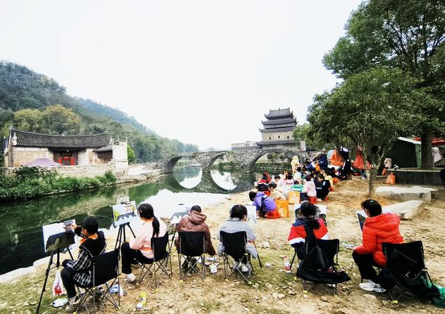  画笔绘古村
