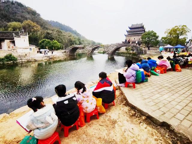  画笔绘古村