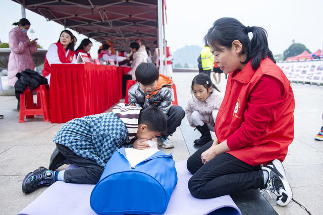 娄底 志愿服务 15分钟志愿服务圈  “国际志愿者日”