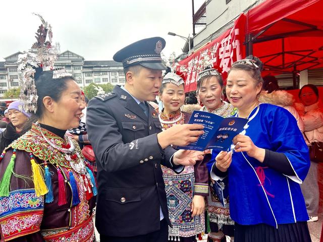 “温暖侗乡”
