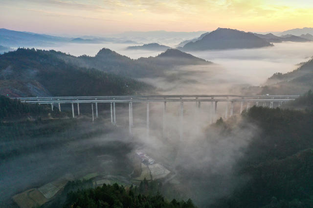 湖南 湘西 高速 龙山 永顺 霞光 白云 汽车 交通 桥梁 发展