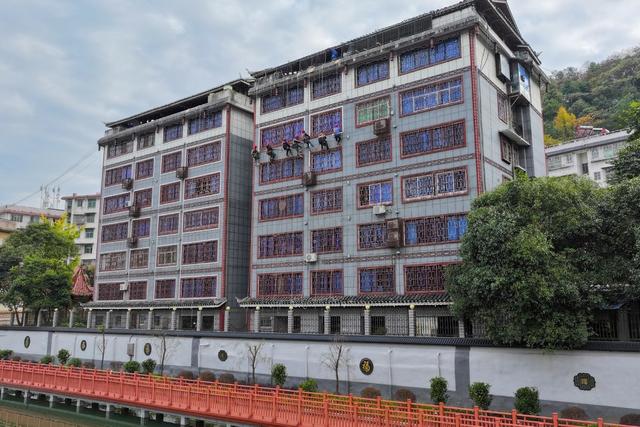 高空作业、施工、蜘蛛人、文旅项目、建设