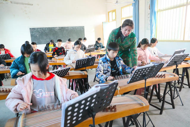 志愿者  古筝  教师   慈善