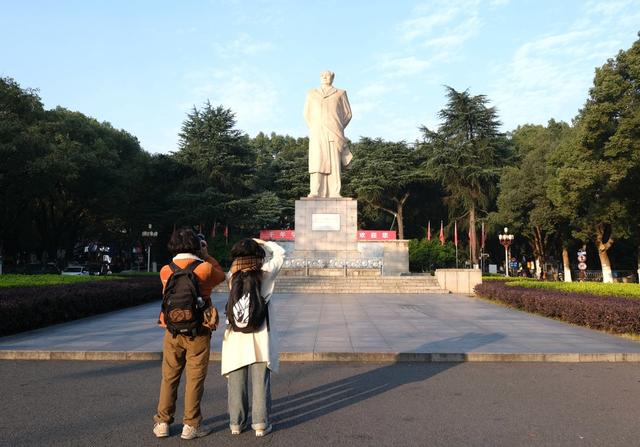 湖南大学，东方红广场