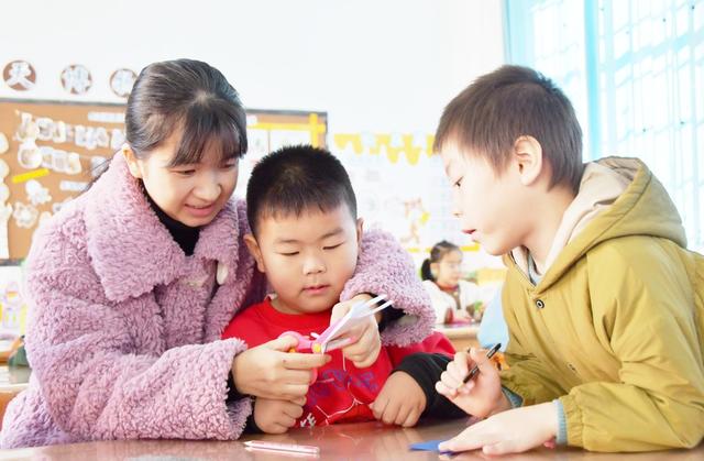  感受剪纸传统文化