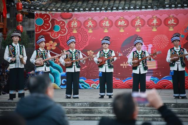 旅游、文旅、民俗文化、游客、演艺旅游