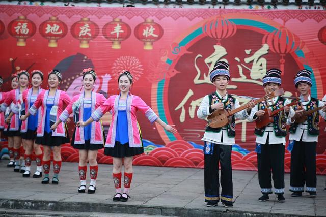 旅游、文旅、民俗文化、游客、演艺旅游