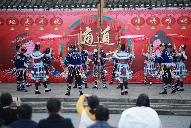 旅游、文旅、民俗文化、游客、演艺旅游