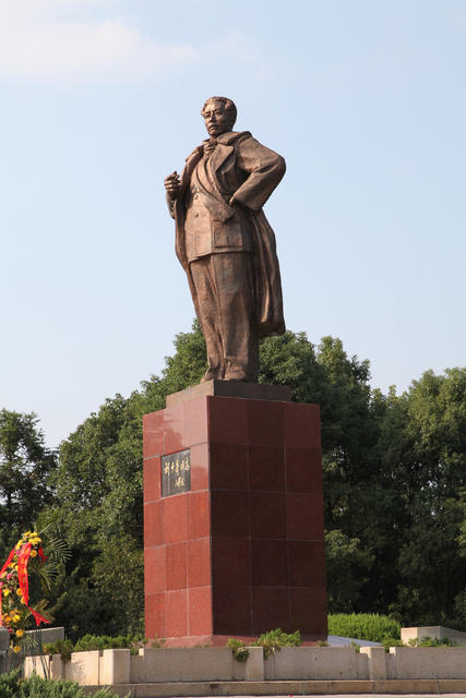 刘少奇铜像