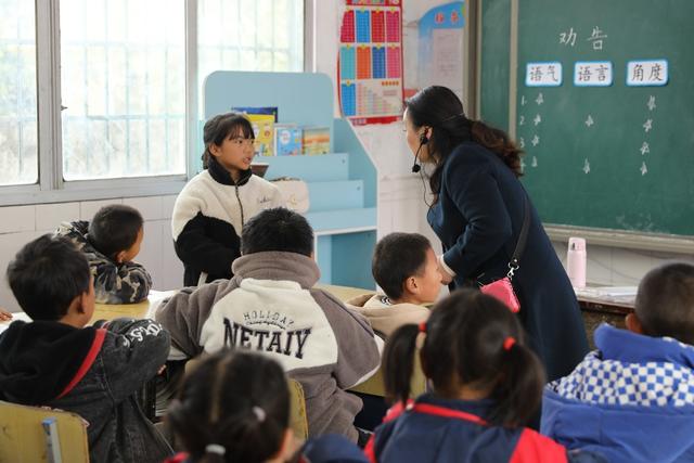 湘西 土家族 花垣 苗族 小学 苗寨 送教下乡 爱心 冬衣 岩科 砂子坳