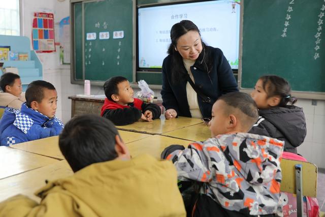 湘西 土家族 花垣 苗族 小学 苗寨 送教下乡 爱心 冬衣 岩科 砂子坳