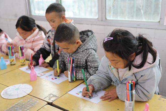 湘西 土家族 花垣 苗族 小学 苗寨 送教下乡 爱心 冬衣 岩科 砂子坳