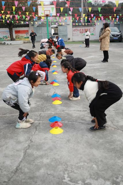 湘西 土家族 花垣 苗族 小学 苗寨 送教下乡 爱心 冬衣 岩科 砂子坳
