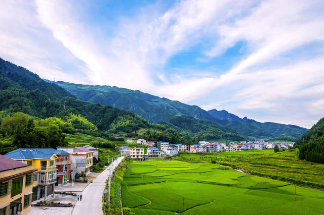 乡村 山水 田园 村庄 道路 阳光 绿色 