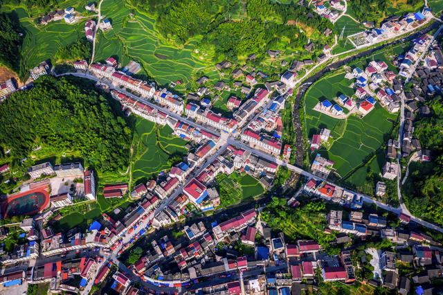 乡村 山水 田园 村庄 道路 阳光 绿色 
