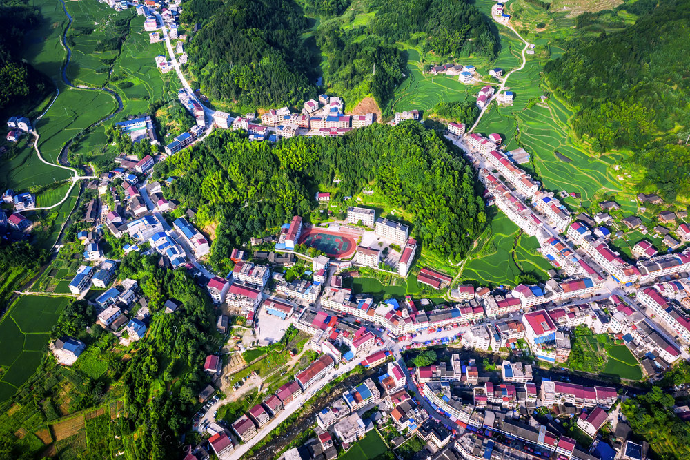 乡村 山水 田园 村庄 道路 阳光 绿色 