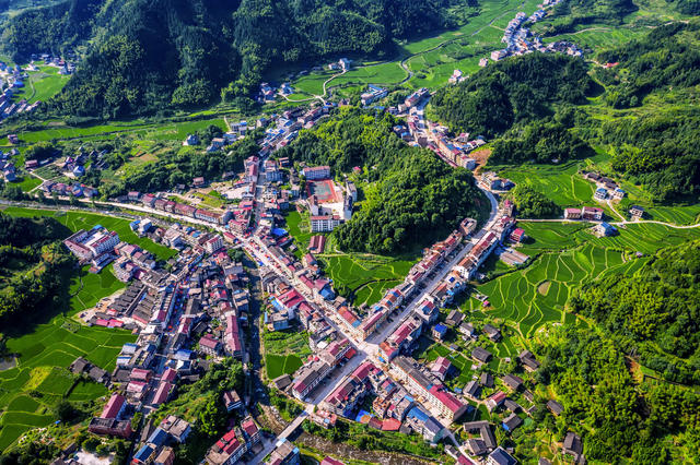 乡村 山水 田园 村庄 道路 阳光 绿色 