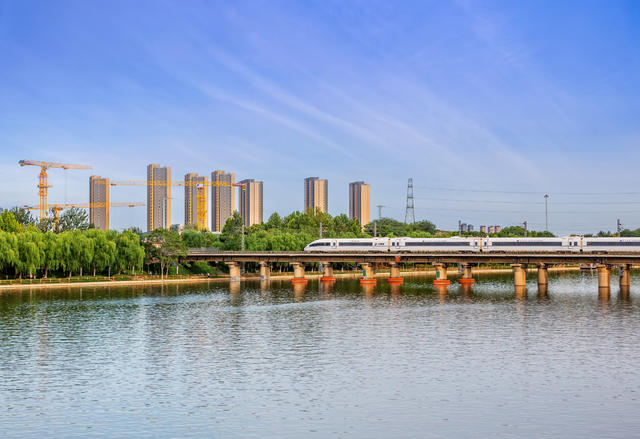 运河 北运河 北京 通州 河水 船只 码头 阳光 花草 