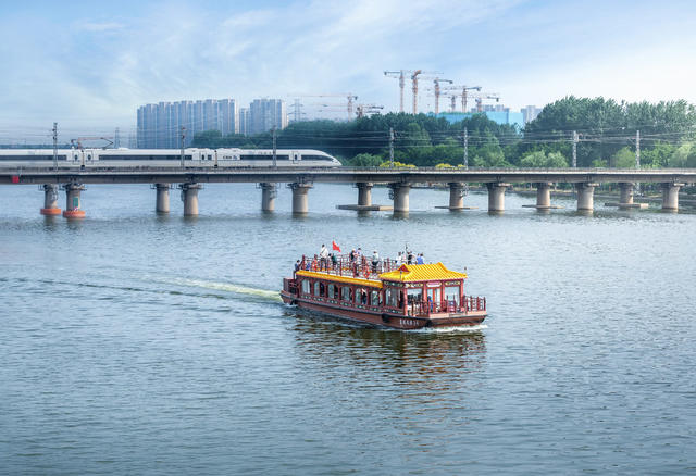 运河 北运河 北京 通州 河水 船只 码头 阳光 花草 