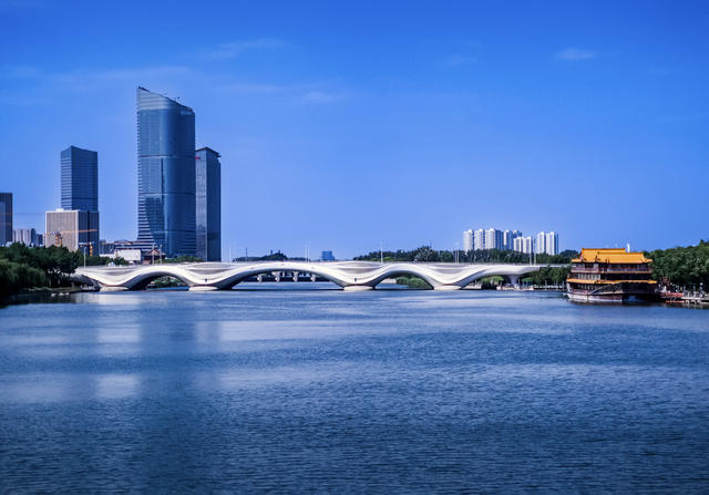 运河 北运河 北京 通州 河水 船只 码头 阳光 花草 