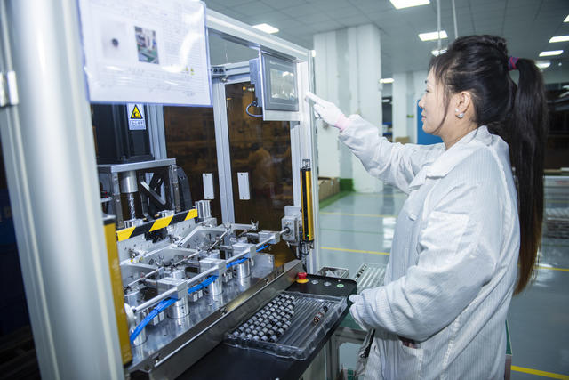 娄底 海外订单  企业 生产忙 艾灸按摩仪 智能吹风机