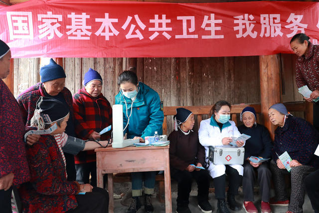 医院 公共卫生 爱心义诊 村民 老年人 家门口 暖心服务