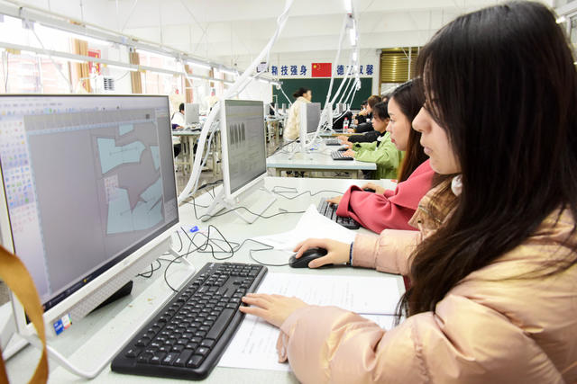 职业教育   服装设计与工艺   服装赛事  师生同赛  教学水平  技能展示