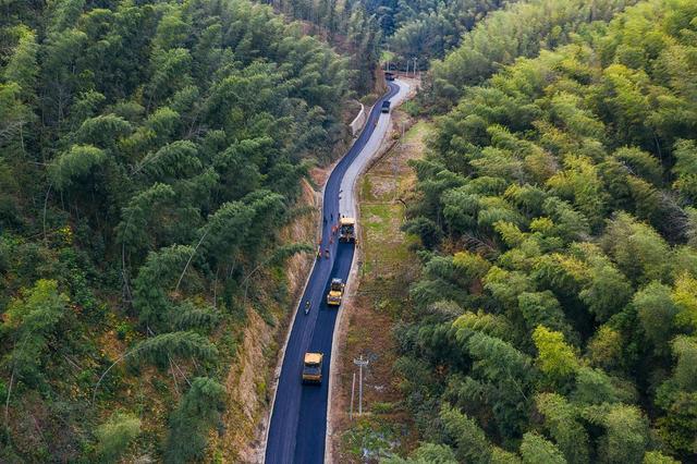 乡镇通三级公路建设