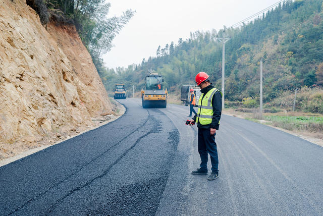 乡镇通三级公路建设