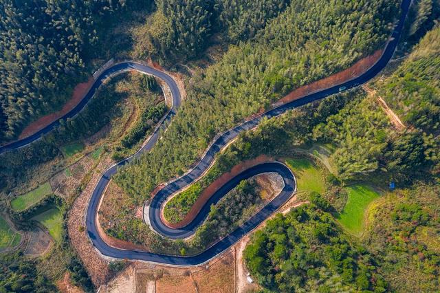 乡镇通三级公路建设