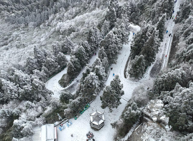 南岳 冰雪 美景 如画 游客