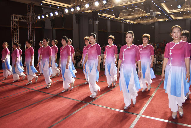 嘉禾：旗袍秀  展风采  