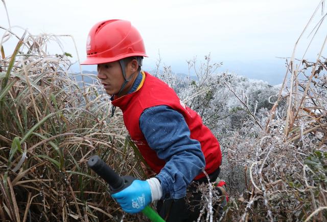 踏冰巡线保供电