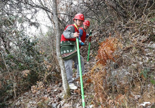 踏冰巡线保供电
