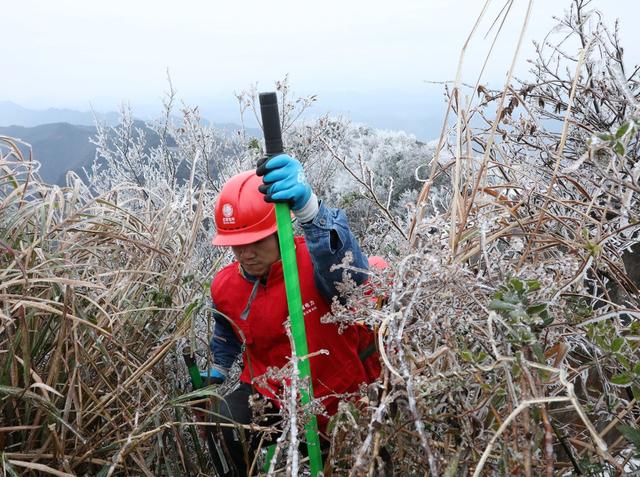 踏冰巡线保供电