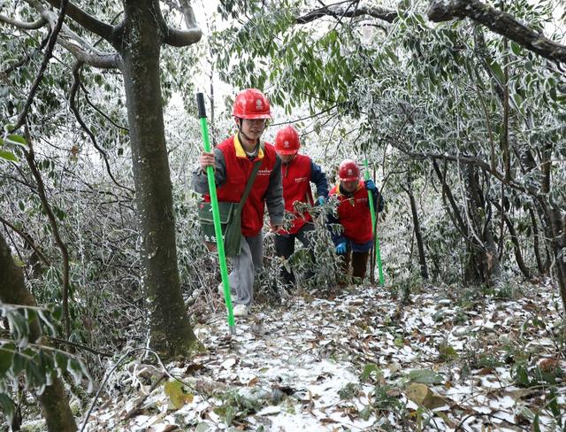 踏冰巡线保供电