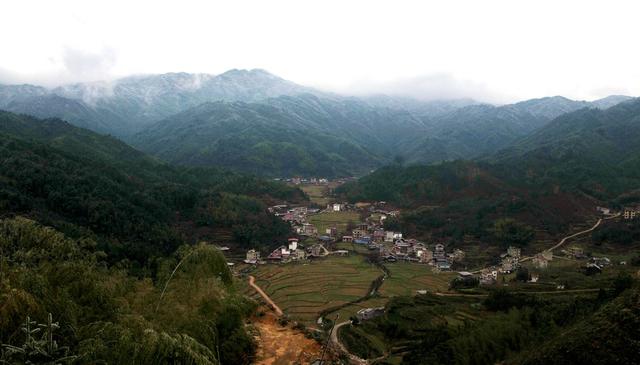 村庄  深冲 脱贫