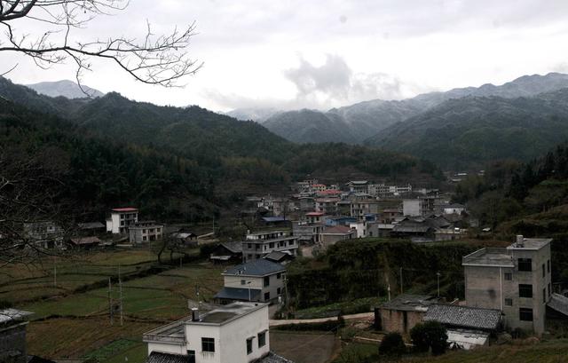 村庄  深冲 脱贫