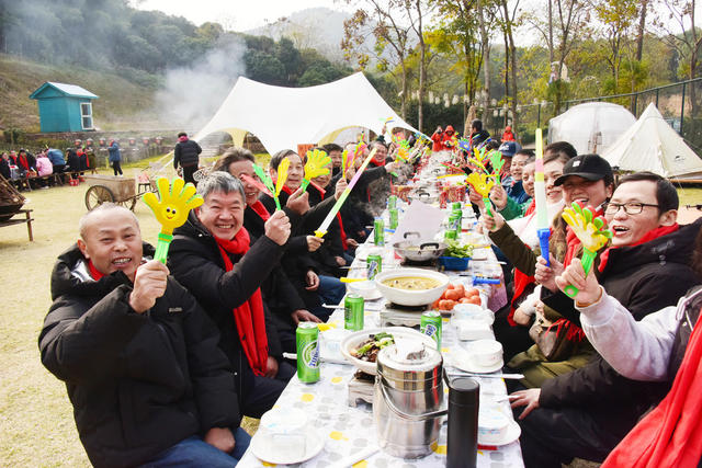 新年  元旦  有限责任公司   
啤酒   生产车间  员工  长桌宴  旅游经济