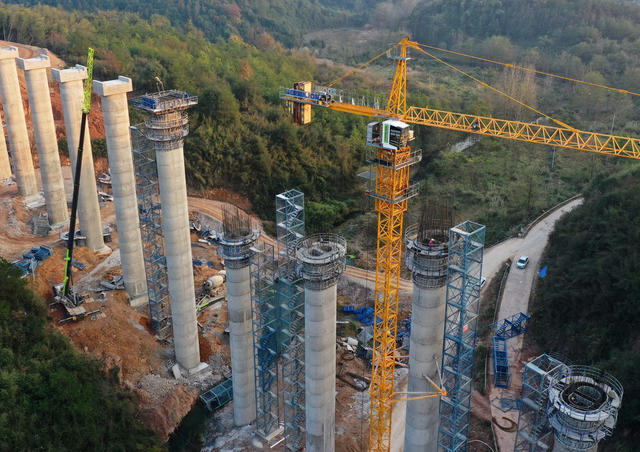 蓝山：项目冲刺  建设忙