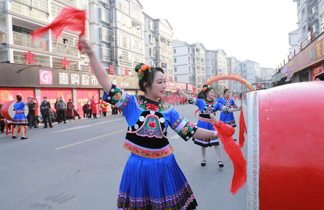 过苗年   异地扶贫搬迁群众新生活  麻阳龙升社区