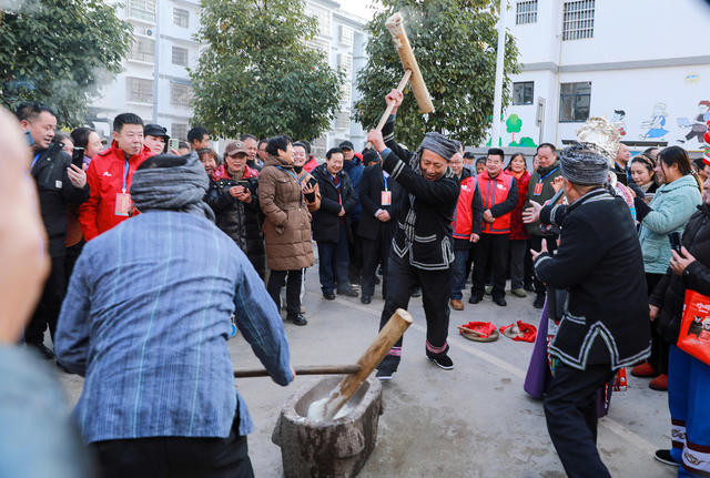 过苗年   异地扶贫搬迁群众新生活  麻阳龙升社区