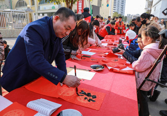 过苗年   异地扶贫搬迁群众新生活  麻阳龙升社区