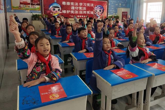 学生 湘西 土家族 小学 苗族 歌曲 宪法 精神 晨读 日常 学习 生活  尊法 学法 守法  用法