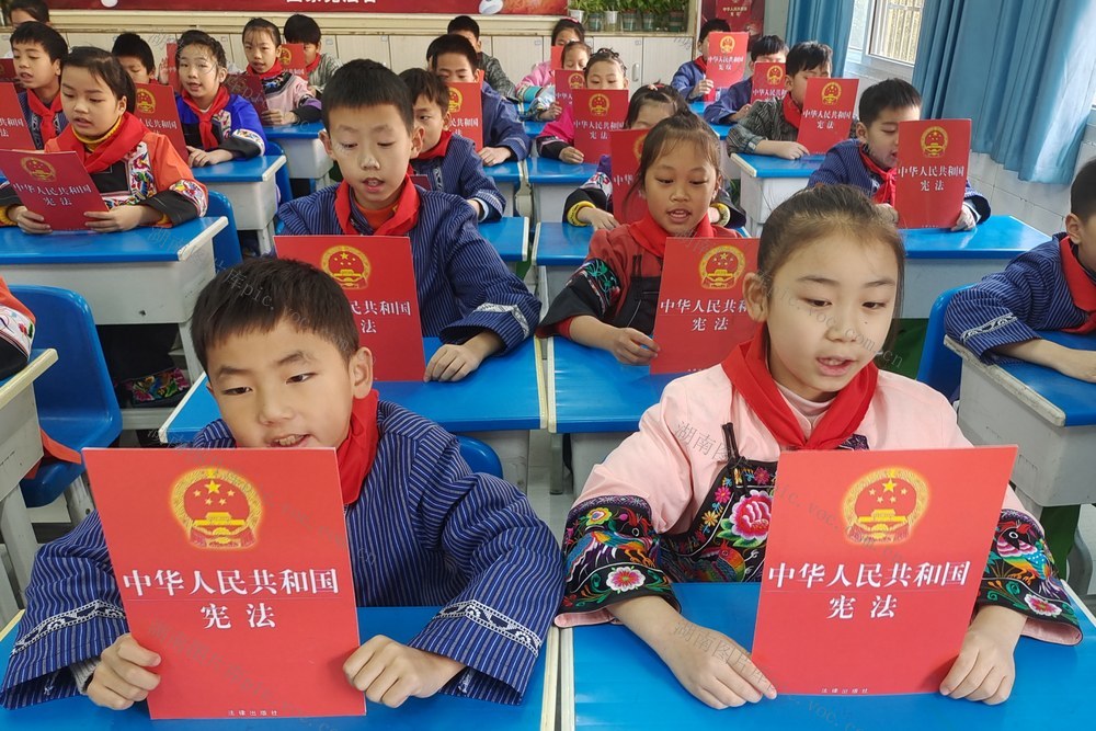 学生 湘西 土家族 小学 苗族 歌曲 宪法 精神 晨读 日常 学习 生活  尊法 学法 守法  用法