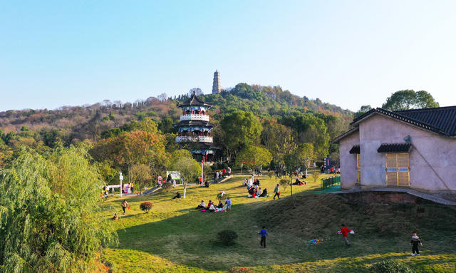 公园  休闲  冬日  暖阳  健身