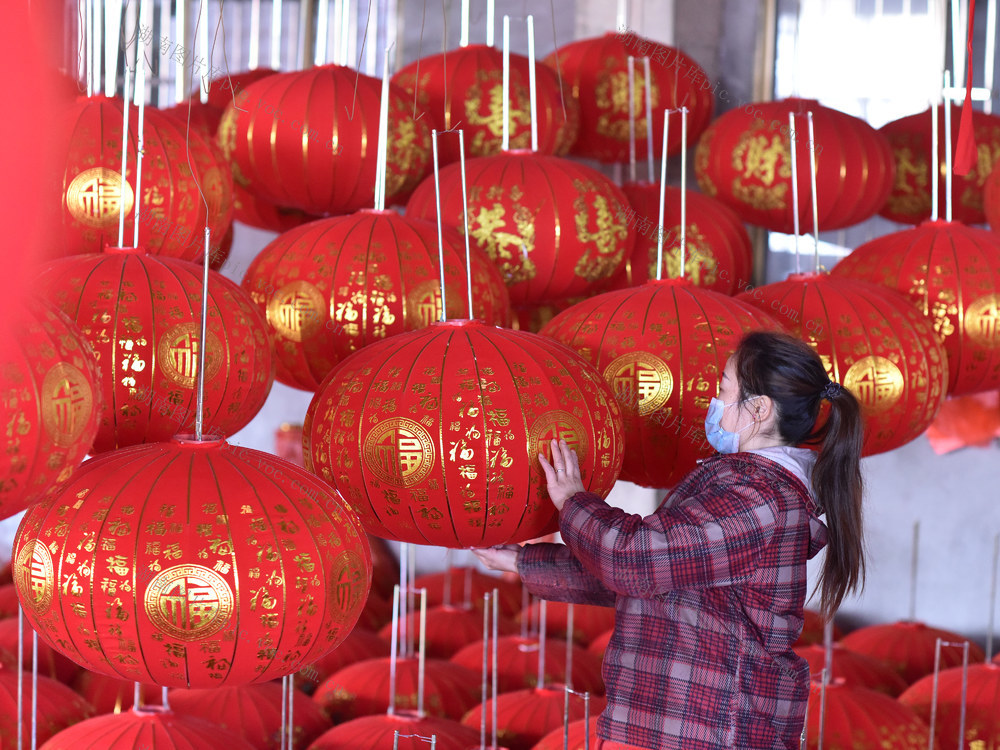 红灯笼  佳节  元旦  春节 就业 产业发展  农民增收   经济建设  经济建设