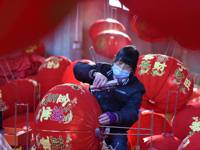 红灯笼  佳节  元旦  春节 就业 产业发展  农民增收   经济建设  经济建设