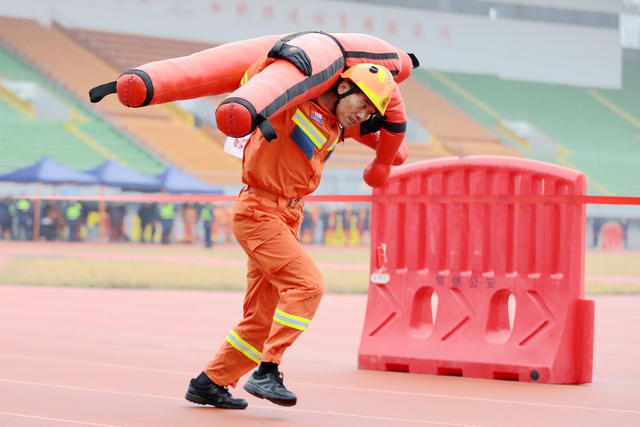 冬训,消防员,模拟假人